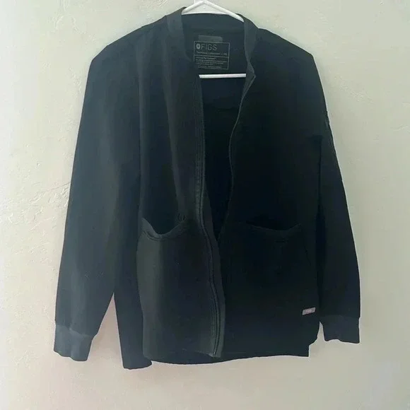 FIGS Bellery Scrub Jacket in Black - Picture 5 of 10